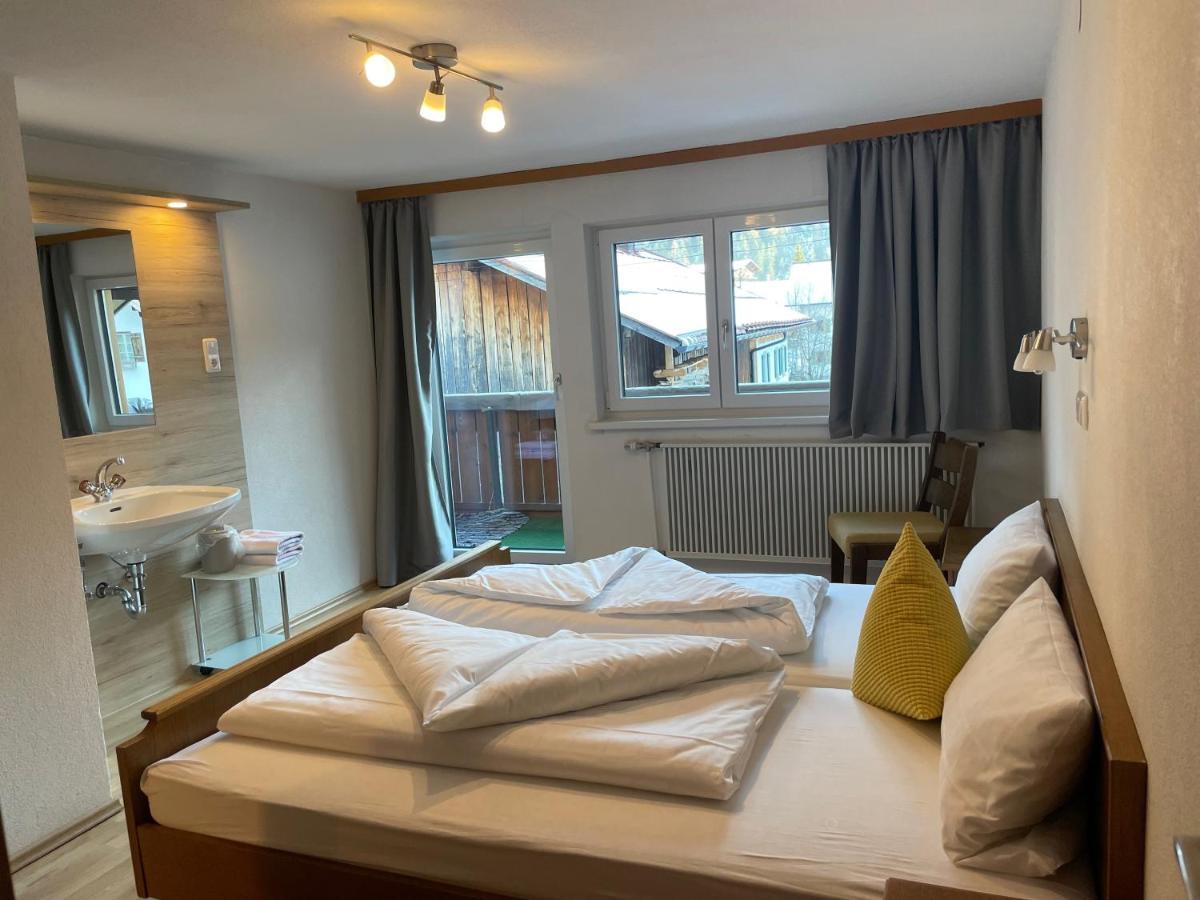Ferienwohnungen Haus Bergflora Bach  Esterno foto
